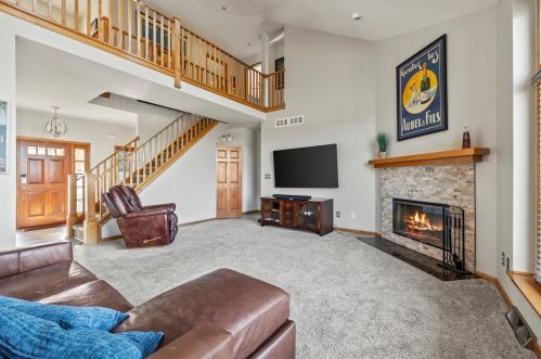 667 Willow Ln, Hartford, WI 53027-2072