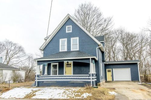 18 Leyden St, Putnam, CT 06260-1718