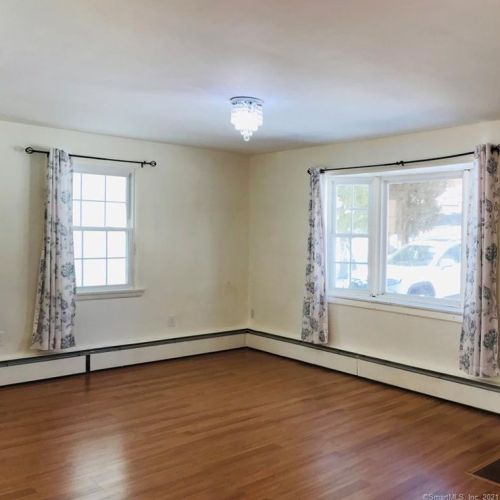 24 Cedar Ln, Uncasville, CT 06382-1202