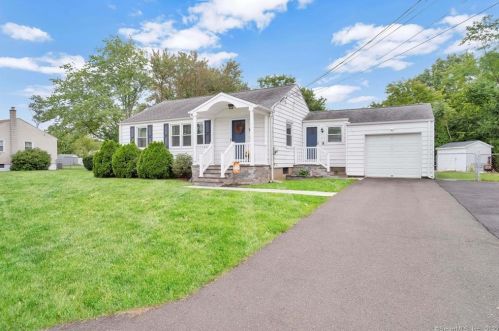 14 Nancy Ln, North Haven, CT 06473-1435