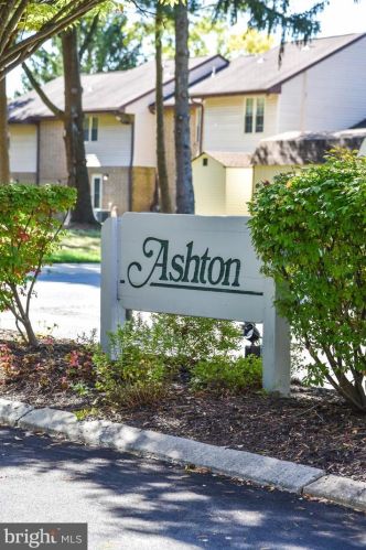 104 Stone Hurst Ct, New Castle DE  19720-3944 exterior