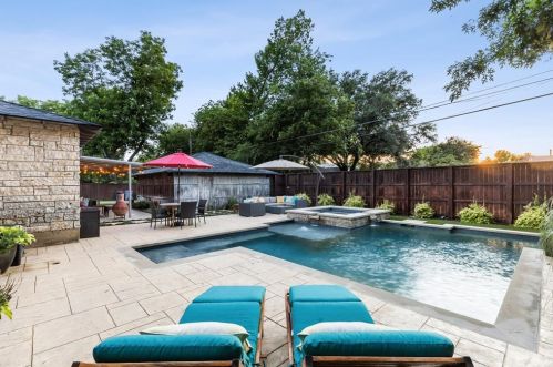 9335 Frst Hl Blvd, Dallas TX 75218-4004 exterior