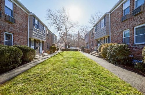 39 Mulberry St, Stamford, CT 06907-1711