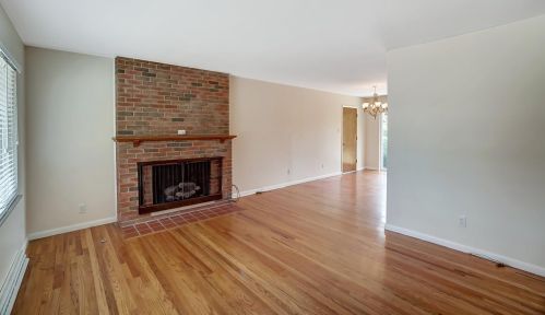6031 Flyer Dr, Cincinnati, OH 45248-3028