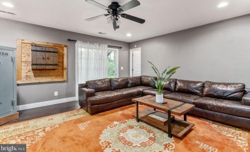 209 Prince Edward St, Fredericksburg VA  22401-6034 exterior