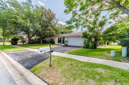 720 Hickory Ln, Palm Harbor, FL 34683-3003