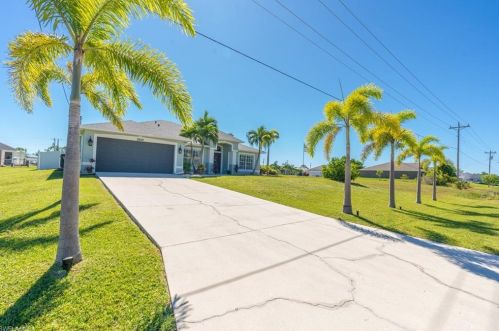 2820 26th Ter, Cape Coral, FL 33993-8227