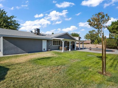 43812 Halcom Ave, Lancaster, CA 93536-5818