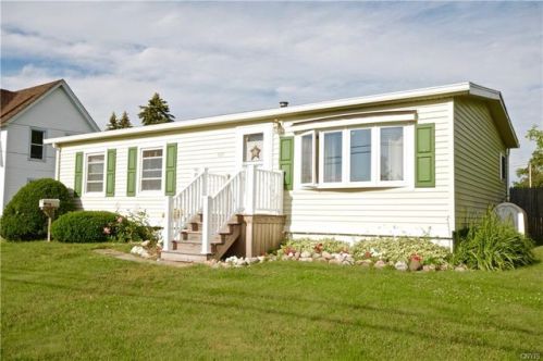 727 Beecher St, Murray Isle, NY 13624-1501