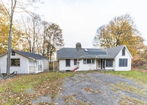 86 Maple Rd, Cornwall Hud, NY 12520-1810