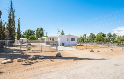 19841 Grand Ave, Lake Elsinore CA  92530-6432 exterior