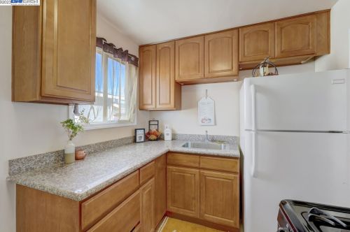 9326 Cherry St, Oakland CA  94603-1632 exterior