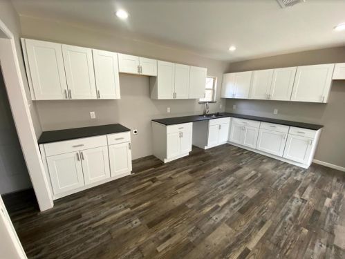 2821 Dutton Dr, Dallas, TX 75211-9022