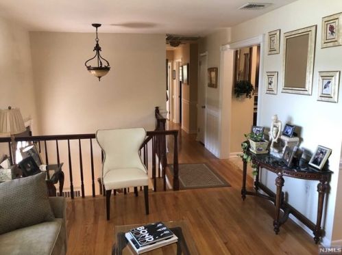 1105 Steuben Ave, N Milford NJ  07646-3264 exterior