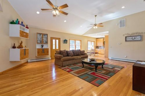 1 Lenni Lenape Ct, Stony Point NY  10980-3438 exterior