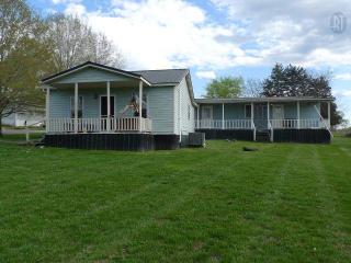 1401 Whiteside Hill Rd, Wartrace, TN 37183-3054