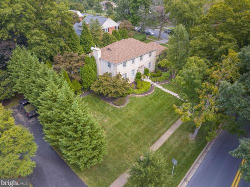 701 Sharpley Rd, Wilmington, DE 19803-2101