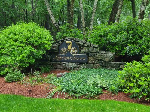 17 Atherton Ln, Amherst NH  03031-3064 exterior