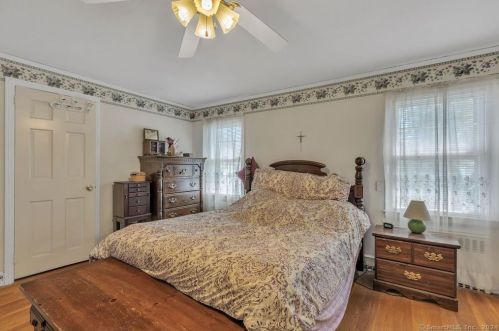 124 Ansonia St, Hartford CT  06106-4002 exterior