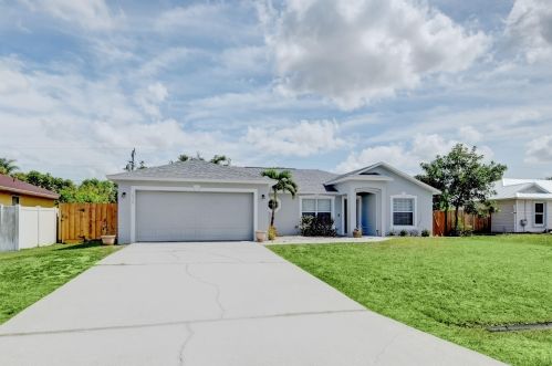 1638 Meridian Ave, Fort Pierce, FL 34953-4301