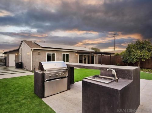 5961 Camber Dr, San Diego CA 92117-4142 exterior