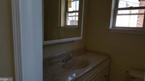 1613 Broad St, Philadelphia PA  19148-1003 exterior