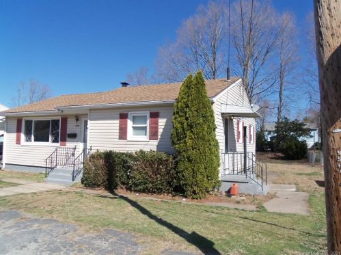 149 Meadowbrook Dr, Waterbury, CT 06706-2723