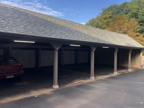 48 Hitching Post Ln, Glastonbury, CT 06033-3311