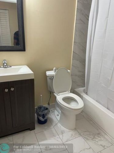 733 104th Ave, Hollywood FL  33026-5989 exterior