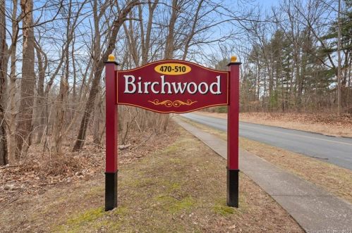 484 Oak Ave, Cheshire CT  06410-3014 exterior