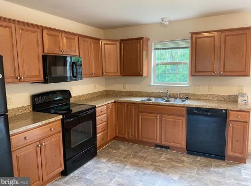 6382 Creekbend Dr, Navy Sup Dpt PA  17050-4000 exterior