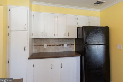 327 Ashford Dr, Lancaster PA 17601-3535 exterior