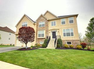 702 Yorkshire Dr, Breinigsville, PA 18031-1549