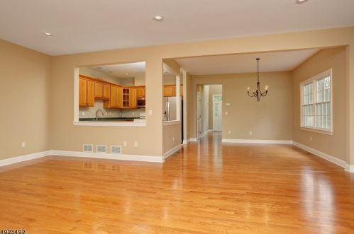 215 Raymound Blvd, Parsippany NJ  07054-3452 exterior