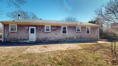 70 Pat Cir, North Kingstown RI  02852-2041 exterior
