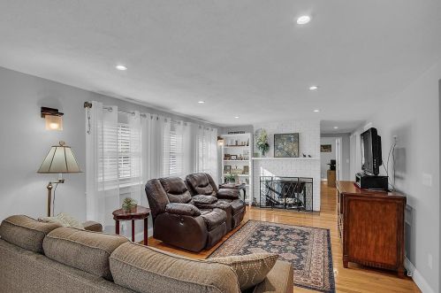 74 Millville St, Salem NH  03079-2620 exterior