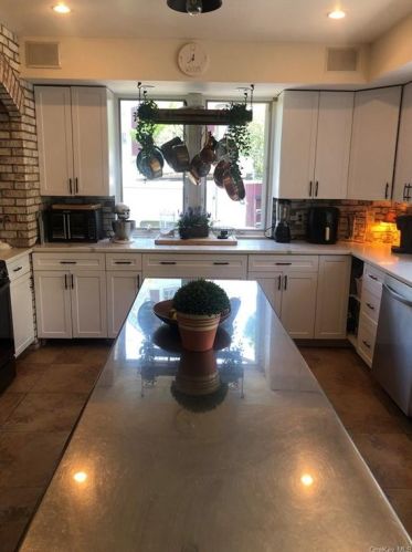 21 Linden Pl, Middletown NY  10940-4803 exterior
