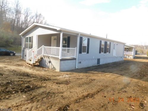 96 Valley View Est, Oxford, NJ 07863-3307