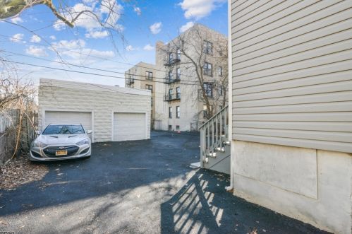 44 Oak St, East Orange NJ  07018-2822 exterior