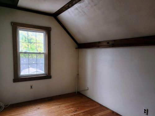 9 Hampstead Rd, Danville NH  03819-5100 exterior