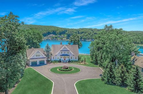 60 Lake Blvd, Mahopac, NY 10541-3133