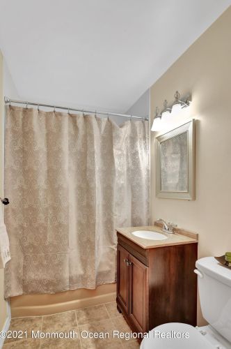 26 Northfield Ave, East Brunswick NJ  08816-3031 exterior