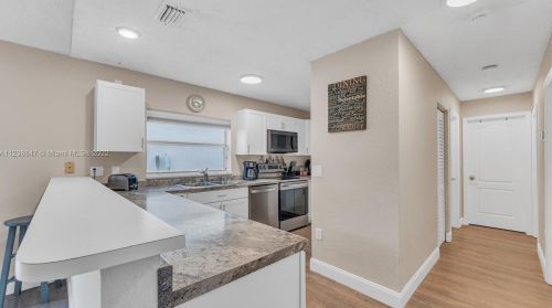 7948 196 Ter, Hialeah FL  33015-6357 exterior