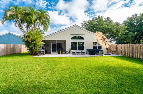 4132 Sabal Lakes Rd, Delray Beach FL  33445-1219 exterior