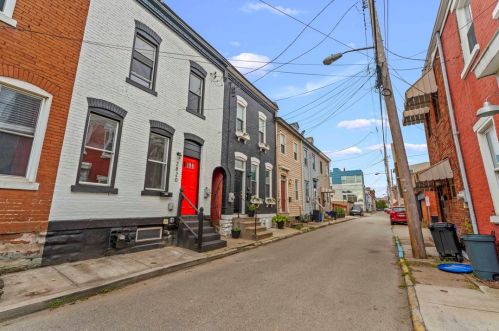 2820 Larkins Way, Pittsburgh, PA 15203-2331