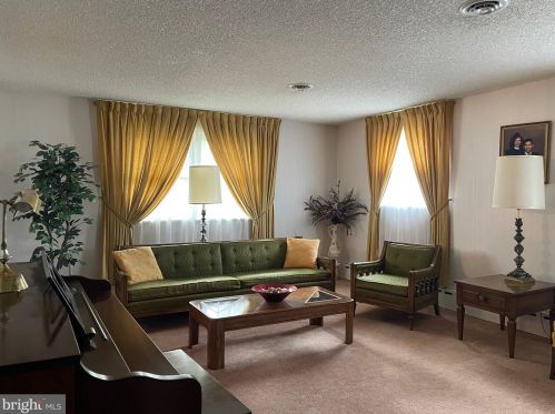 714 Pomona Rd, Riverton NJ 08077-4233 exterior