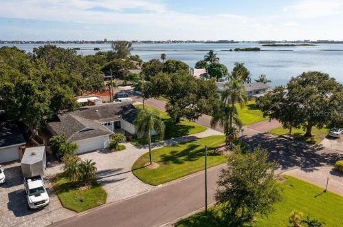 8296 33rd Ave, Saint Petersburg FL  33710-2218 exterior