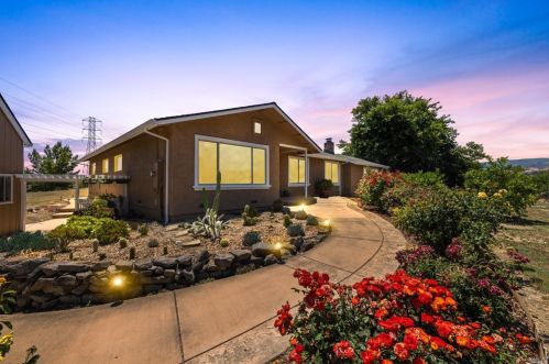 4196 Skyhawk Ln, Vacaville, CA 95688-9545