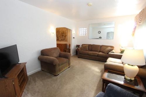 805 Laura St, Pittsburgh, PA 15122-2026
