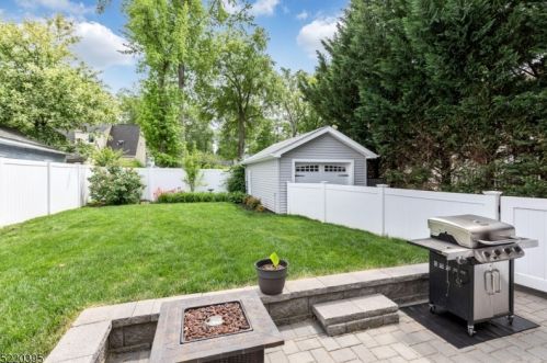 355 Hemlock Ave, Garwood, NJ 07027-1430
